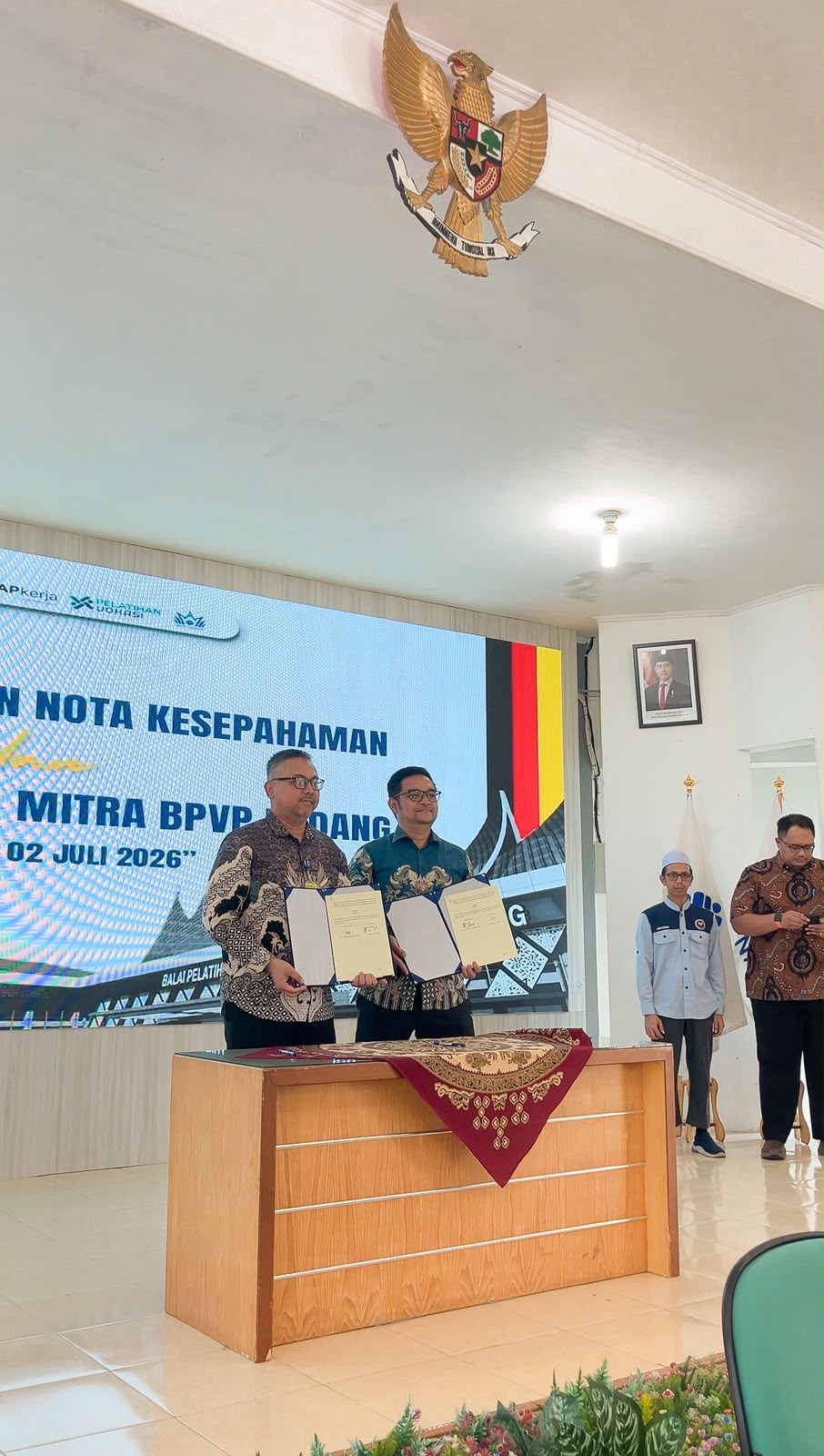 Penandatangan KerjaSama APRINDO dan BPVP Padang